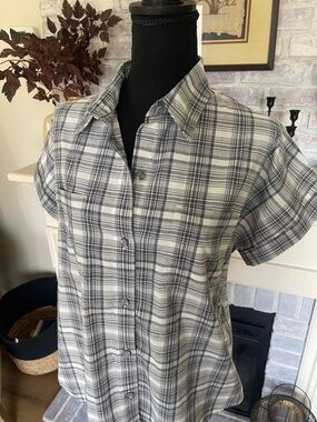 Ridgecut Toughwear Women’s Plaid Short Sleeve Button Down Shirt with Pockets Med
